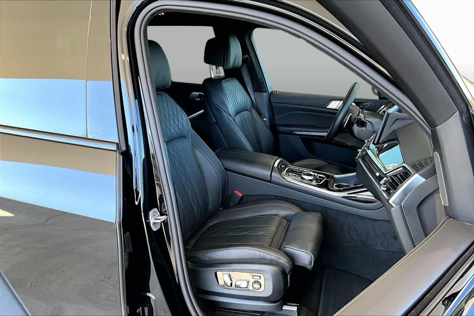 Used 2026 BMW X7 M60i AWD/4WD image 8