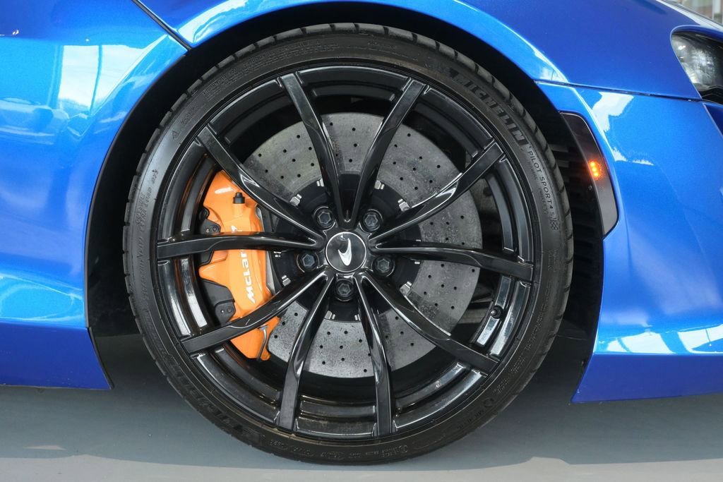 Used 2023 McLaren Artura RWD image 16