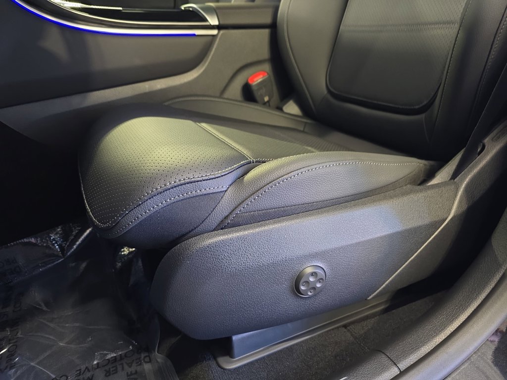 Certified 2026 Mercedes-Benz GLC 300 image 32