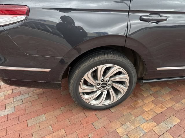 Used 2022 Lincoln Navigator Reserve AWD/4WD image 15