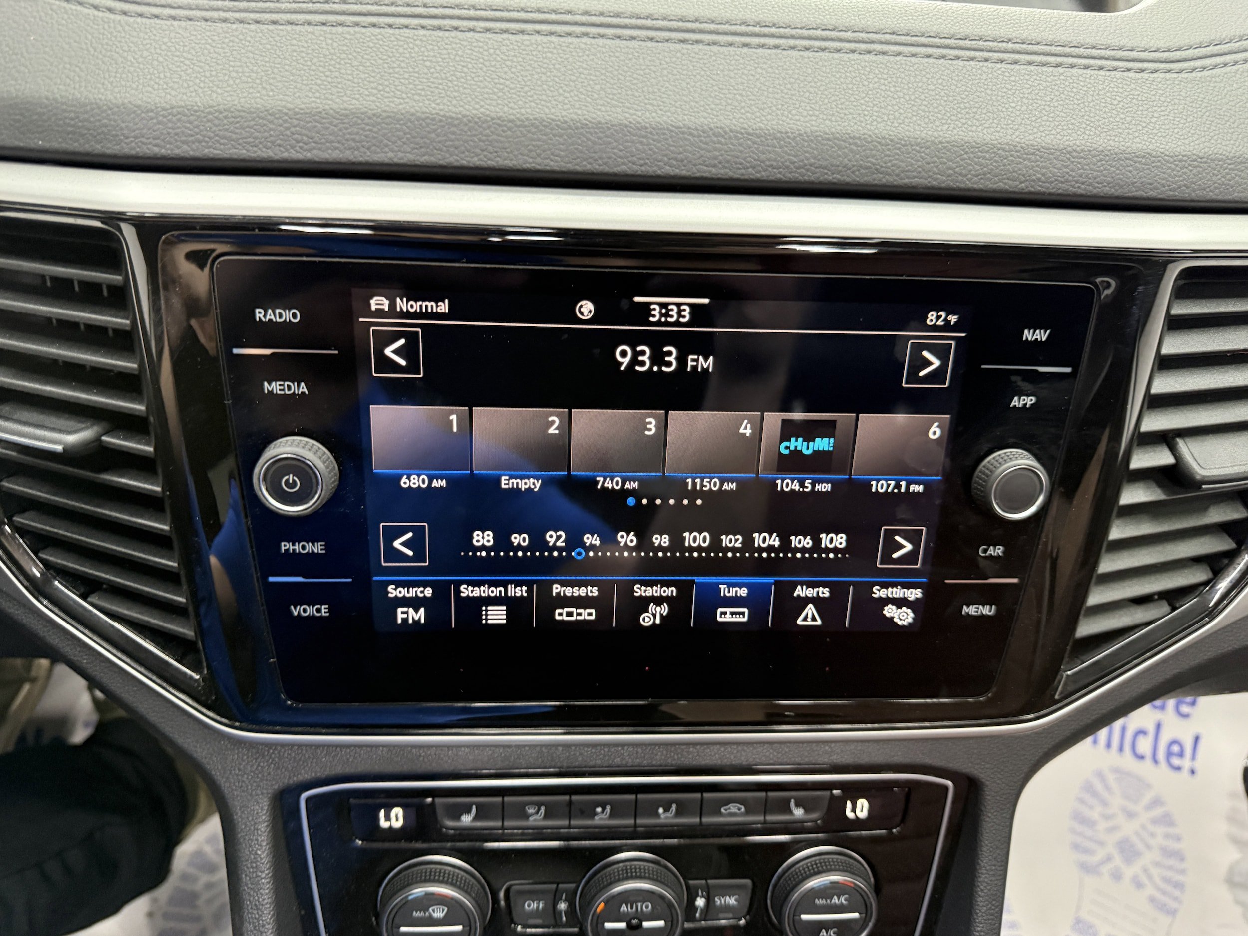 Used 2022 Volkswagen Atlas Cross Sport SEL Premium R-Line AWD/4WD image 18