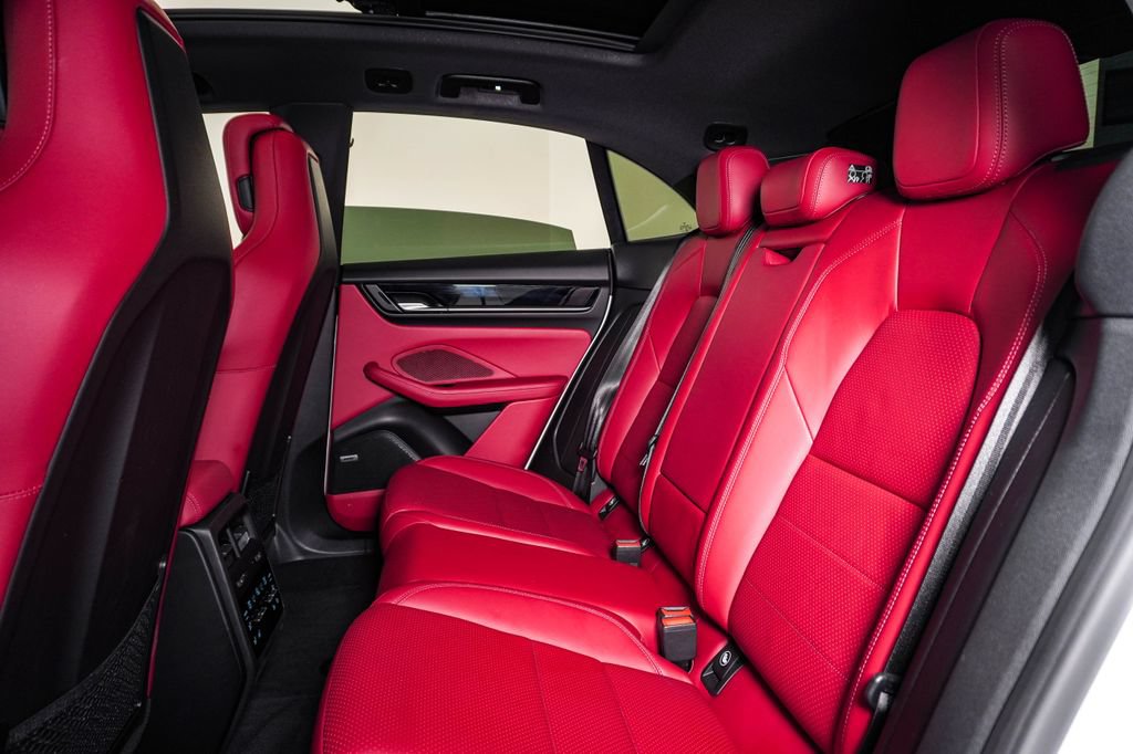 Certified 2025 Porsche Macan 4S Electric AWD/4WD image 17