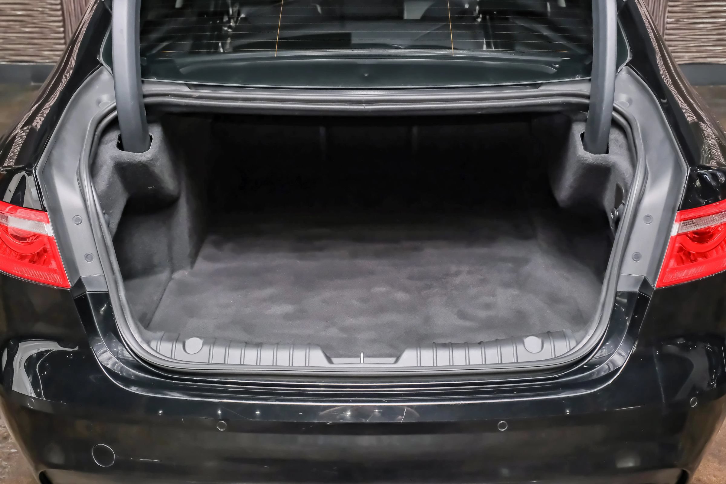 Used 2020 Jaguar XF Prestige RWD image 49