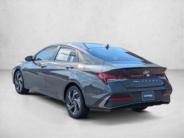 Used 2025 Hyundai Elantra Sport FWD image 9