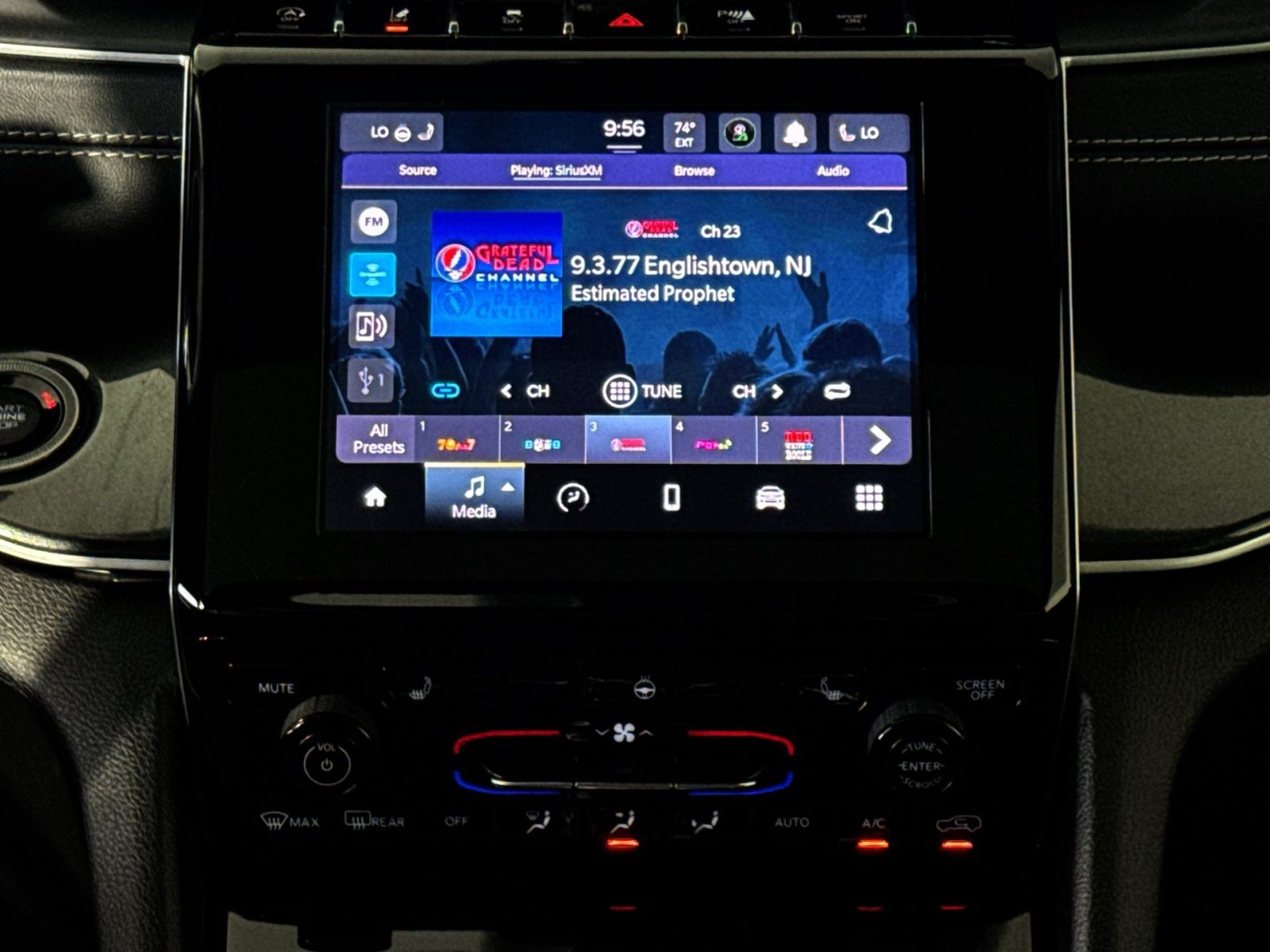 Used 2023 Jeep Grand Cherokee Altitude AWD/4WD image 18