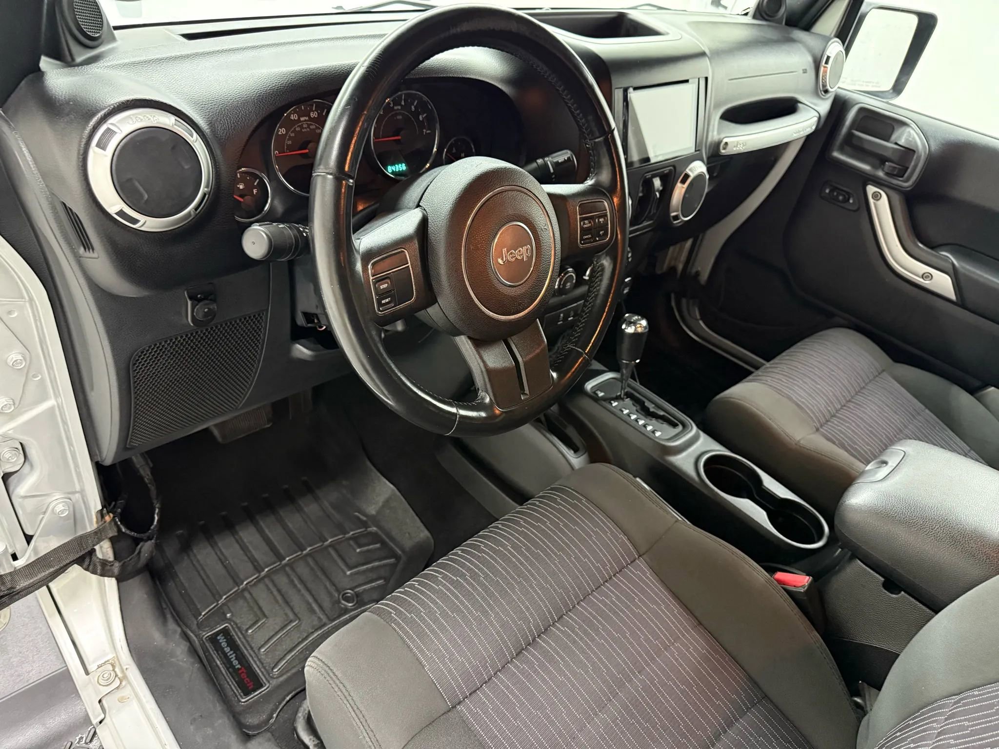 Used 2011 Jeep Wrangler Unlimited Sahara image 10