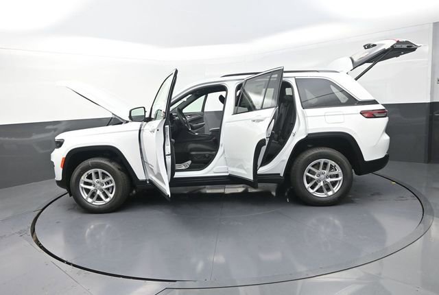 New 2026 Jeep Grand Cherokee Laredo X AWD/4WD image 32