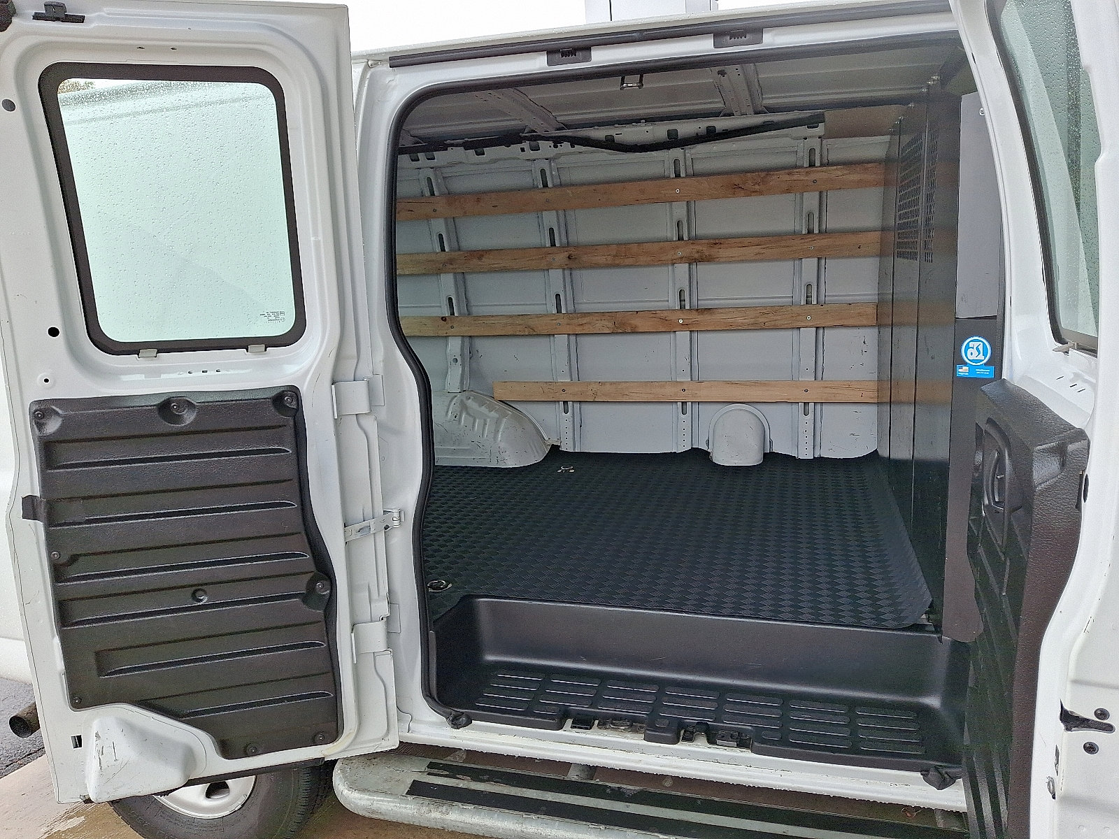 Used 2023 GMC Savana 2500 w/ Driver Convenience Package image 10