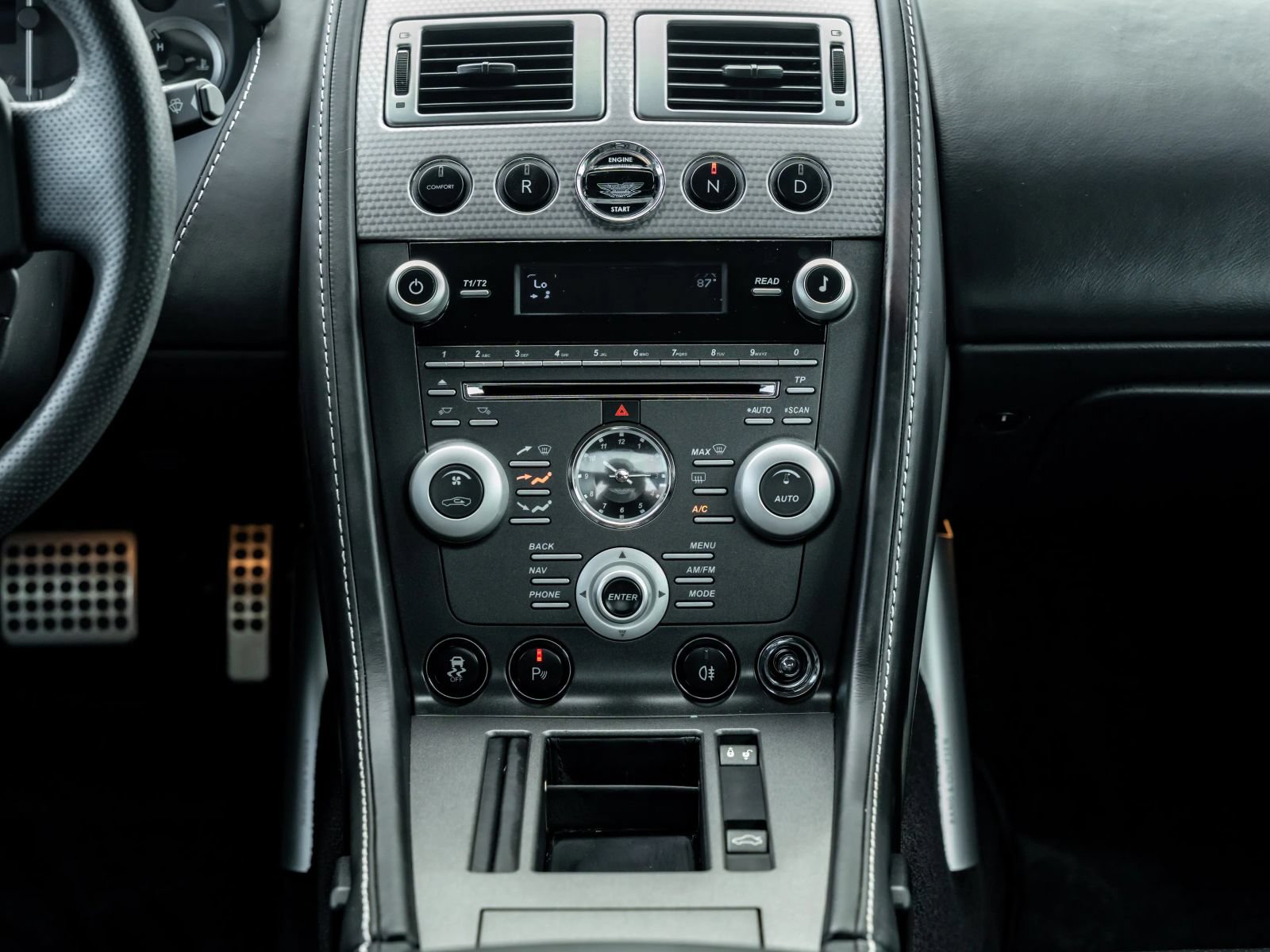 Used 2011 Aston Martin V8 Vantage Coupe RWD image 16