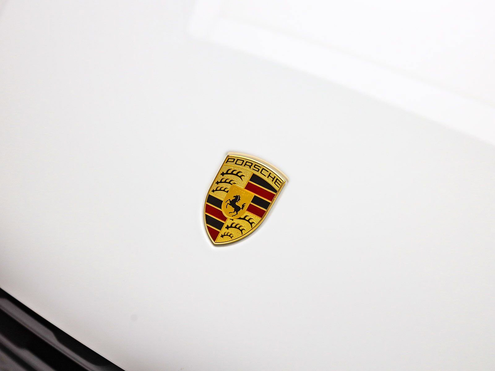 Certified 2025 Porsche Macan image 12