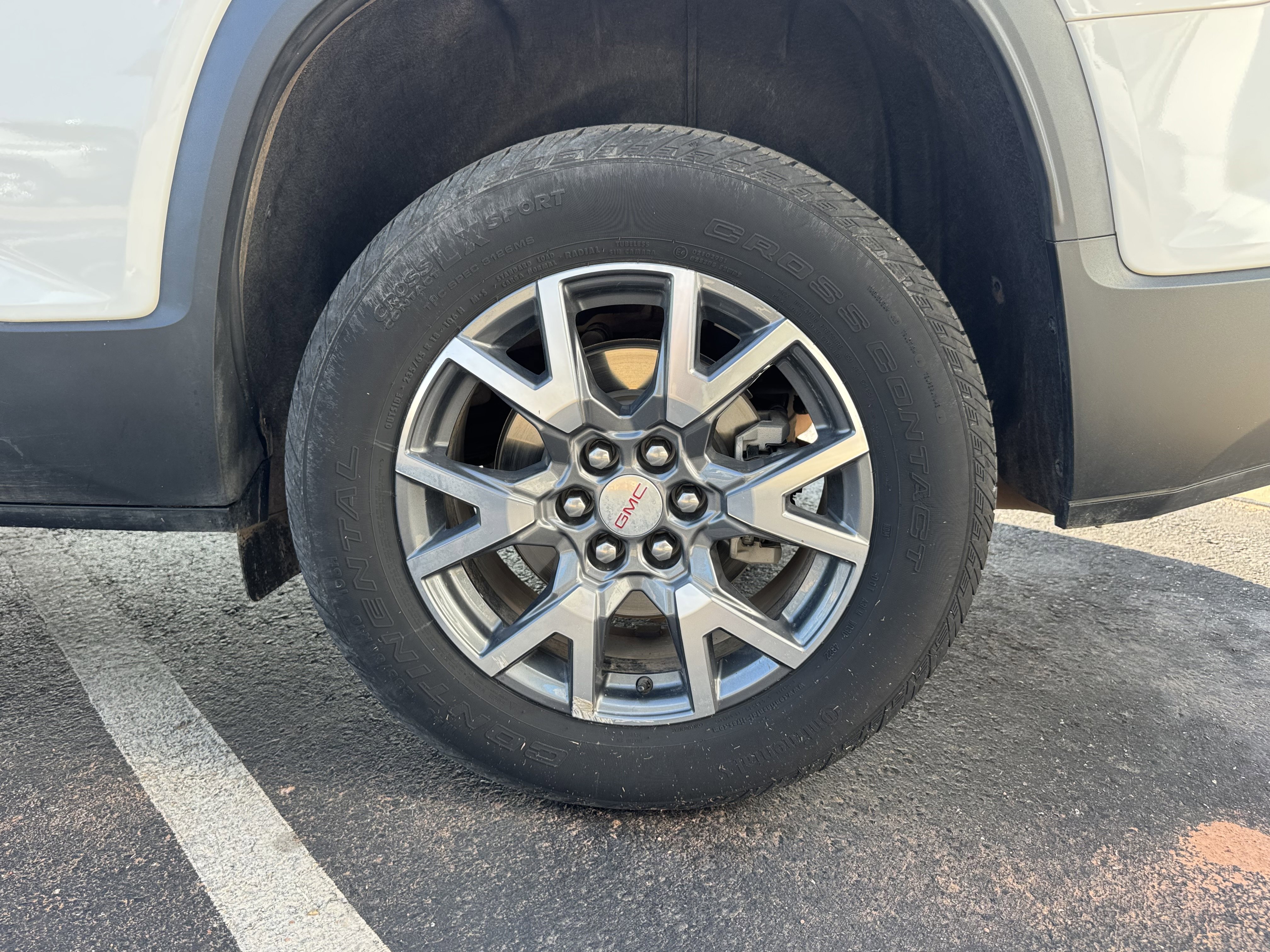 Used 2023 GMC Acadia SLT w/ Preferred Package FWD image 5