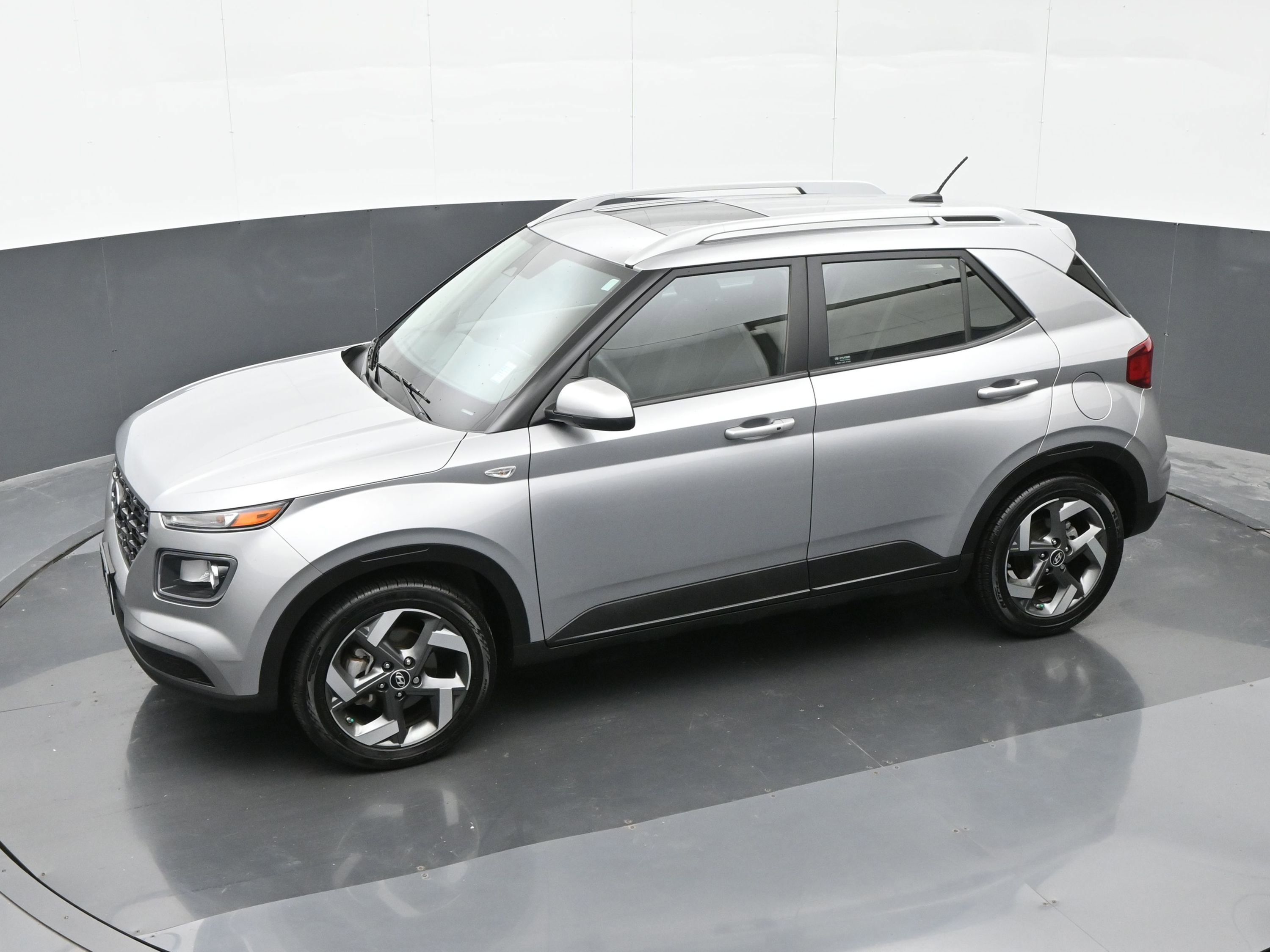 Used 2024 Hyundai Venue SEL image 33