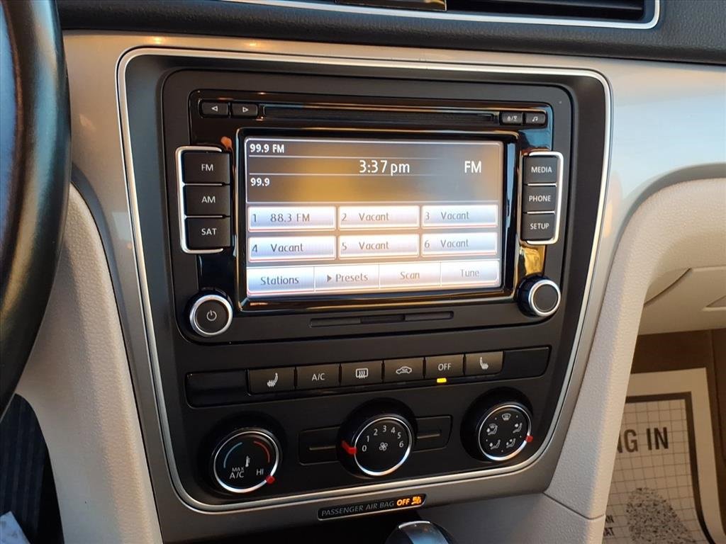 Used 2015 Volkswagen Passat 1.8T Limited Edition image 23