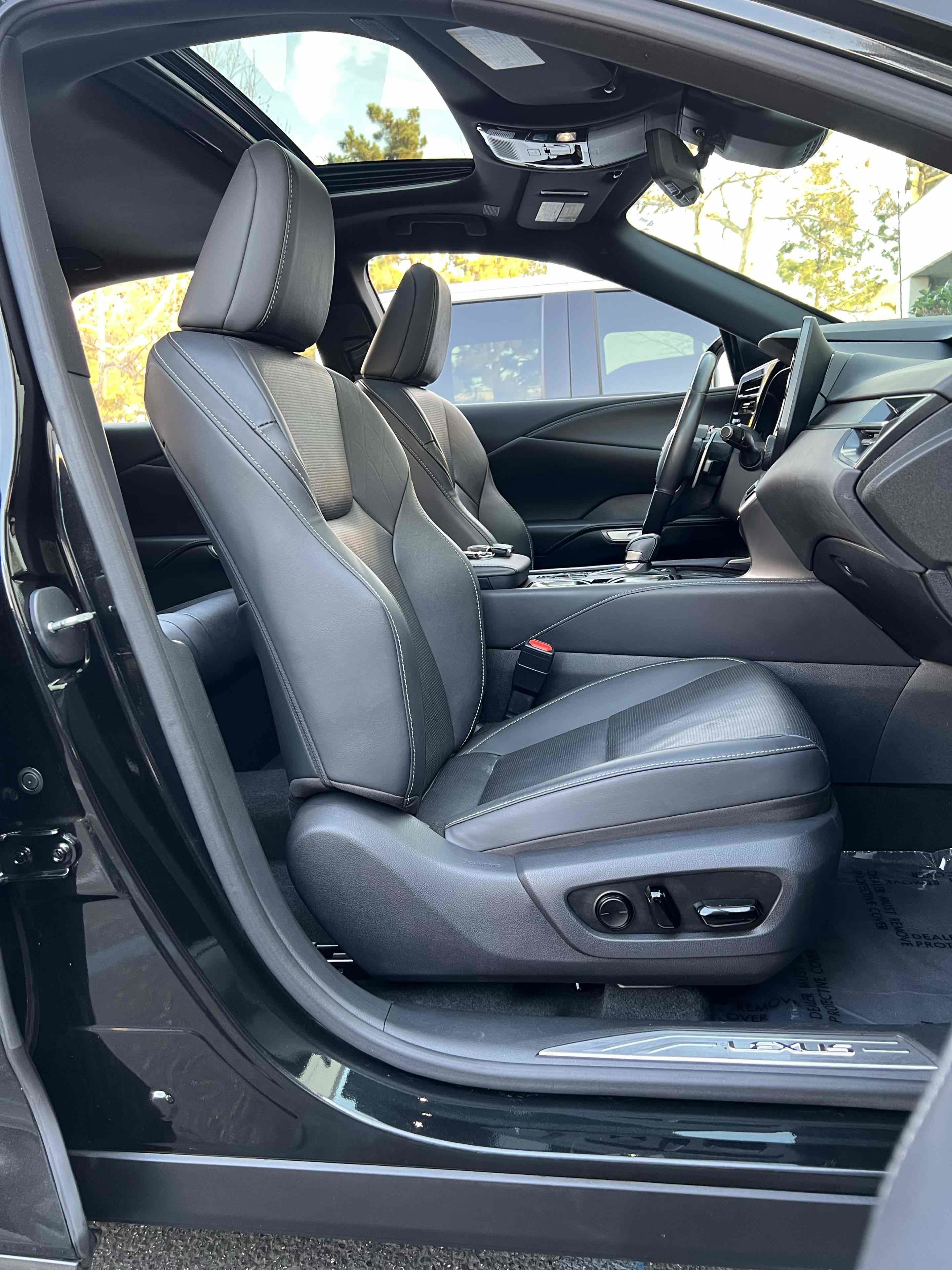 Used 2023 Lexus RX 350 w/ Cold Area Package image 29