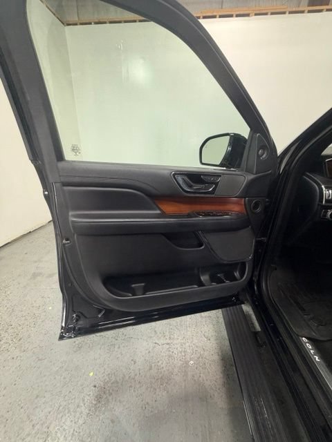 Used 2018 Lincoln Navigator L Select AWD/4WD image 24