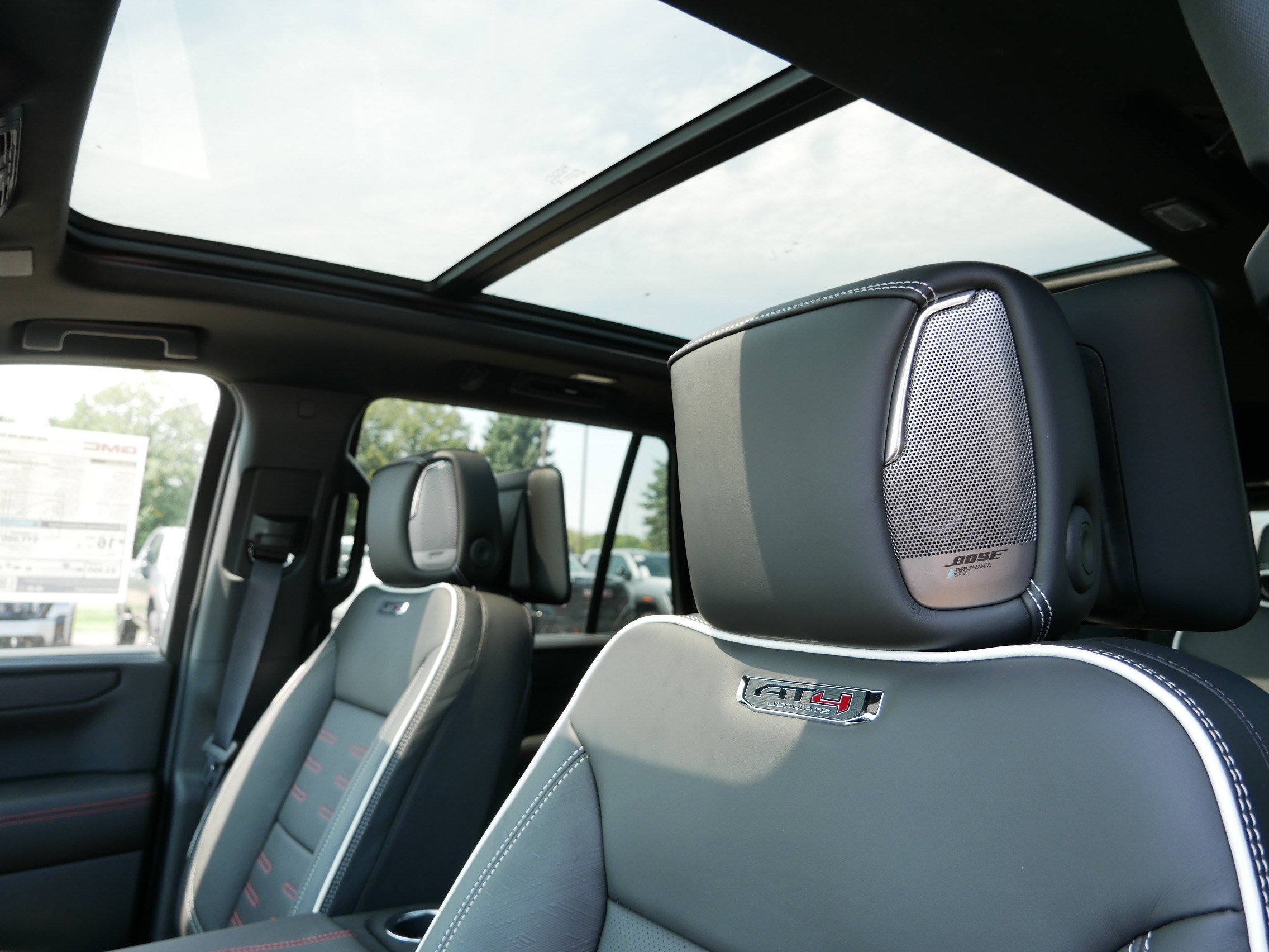 New 2026 GMC Yukon AT4 Ultimate w/ LPO, Floor Liner Package AWD/4WD image 18