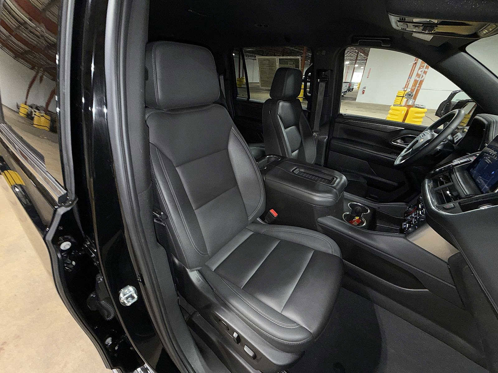 Used 2023 Chevrolet Suburban LT w/ Luxury Package AWD/4WD image 16