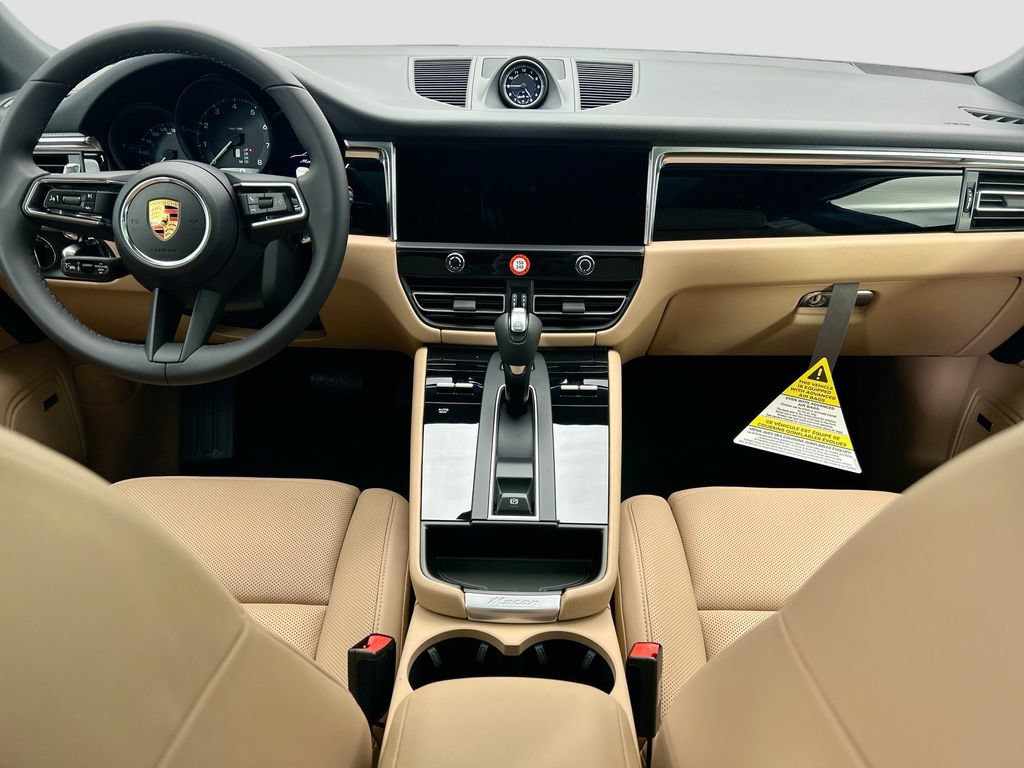 Used 2026 Porsche Macan AWD/4WD image 16