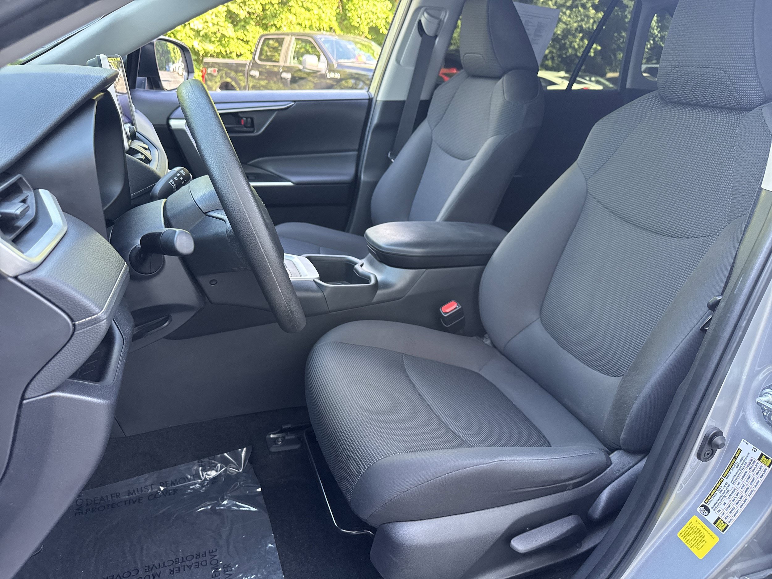 Used 2024 Toyota RAV4 LE AWD/4WD image 5