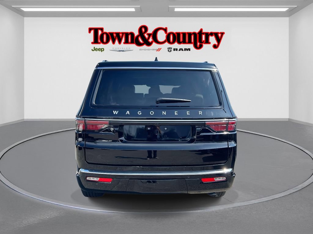 Certified 2025 Jeep Wagoneer 4WD w/ Premium Group I image 5