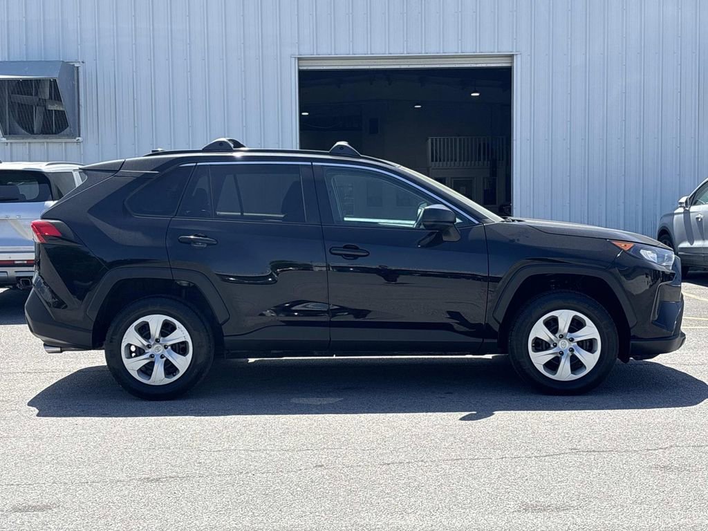 Used 2019 Toyota RAV4 LE FWD image 6