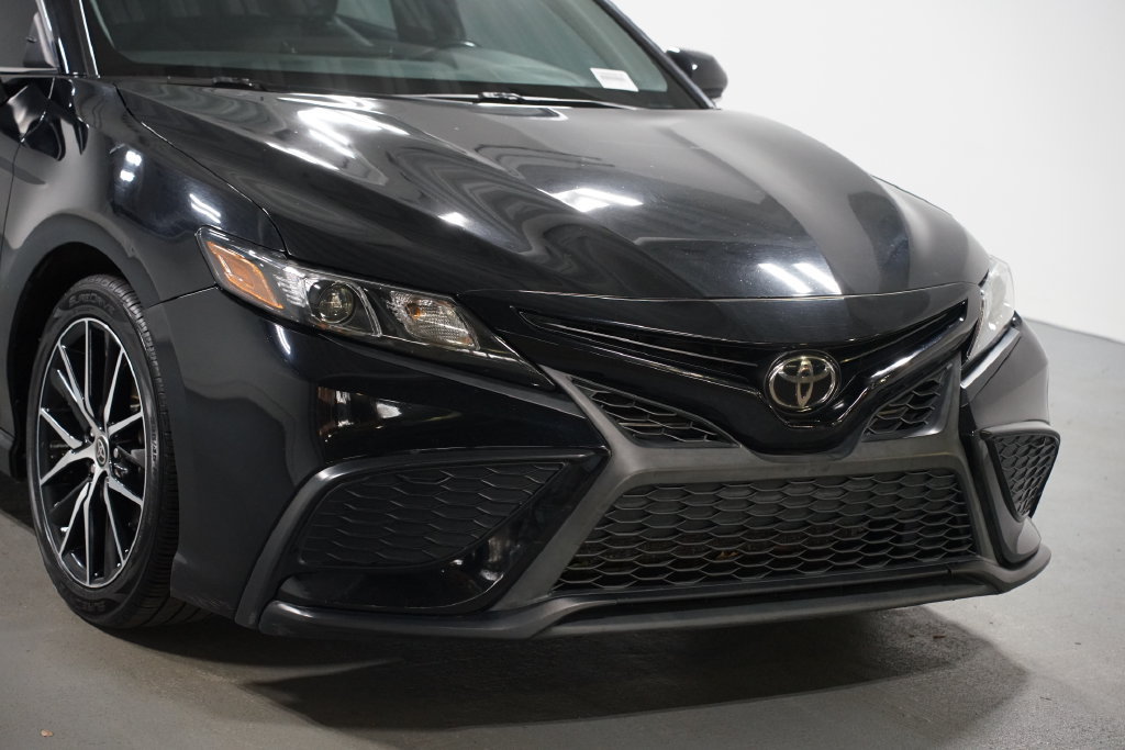 Used 2022 Toyota Camry SE FWD image 4