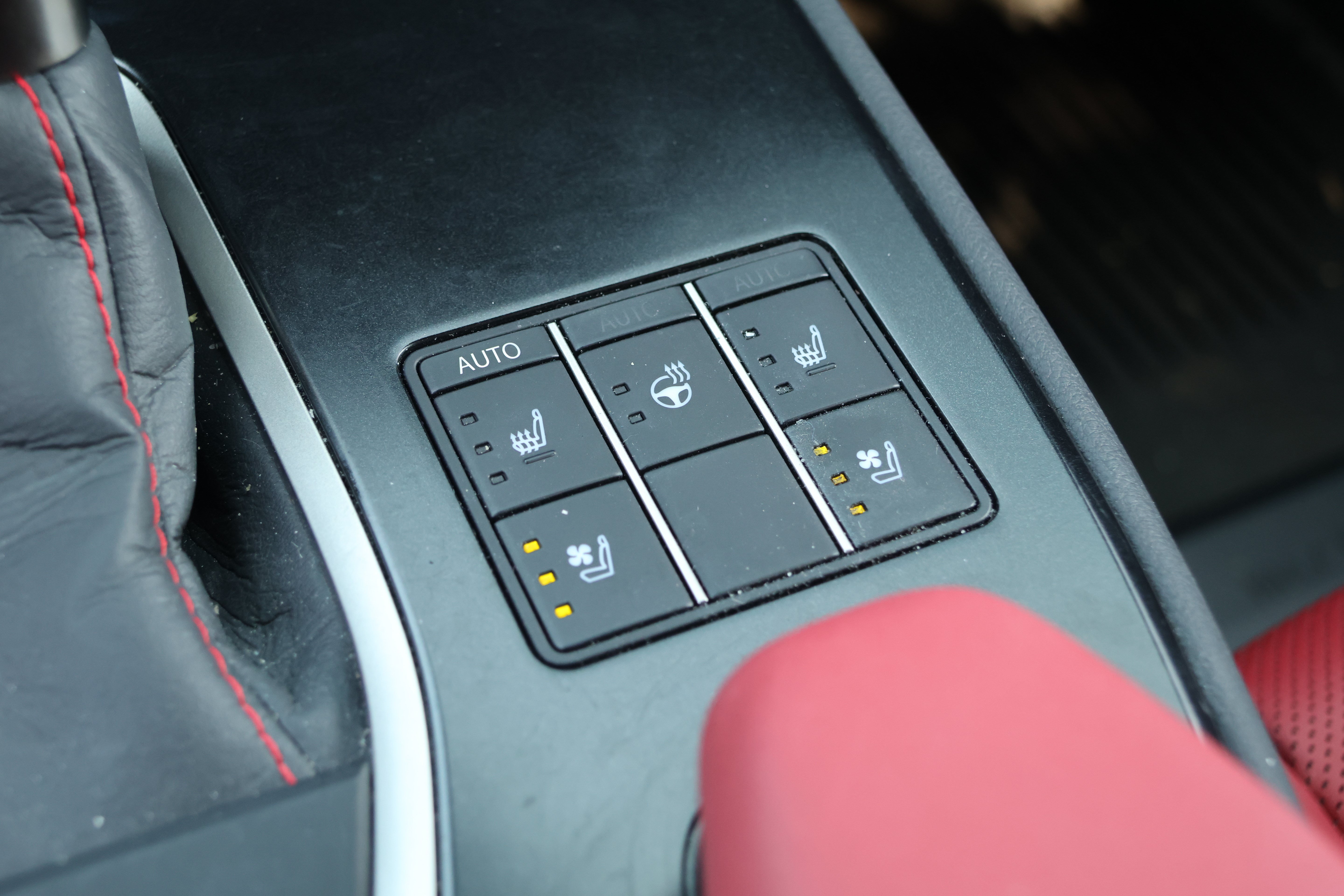 Used 2023 Lexus UX 250h F Sport FWD image 31