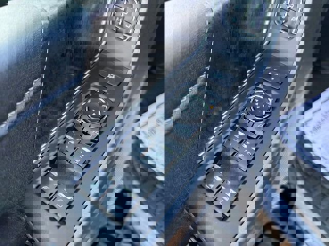 Used 2025 Ford F350 Lariat w/ FX4 Off-Road Package image 11