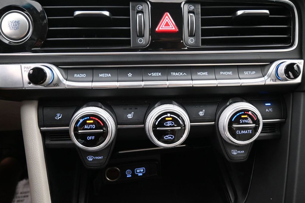 Used 2020 Genesis G70 2.0T AWD/4WD image 18