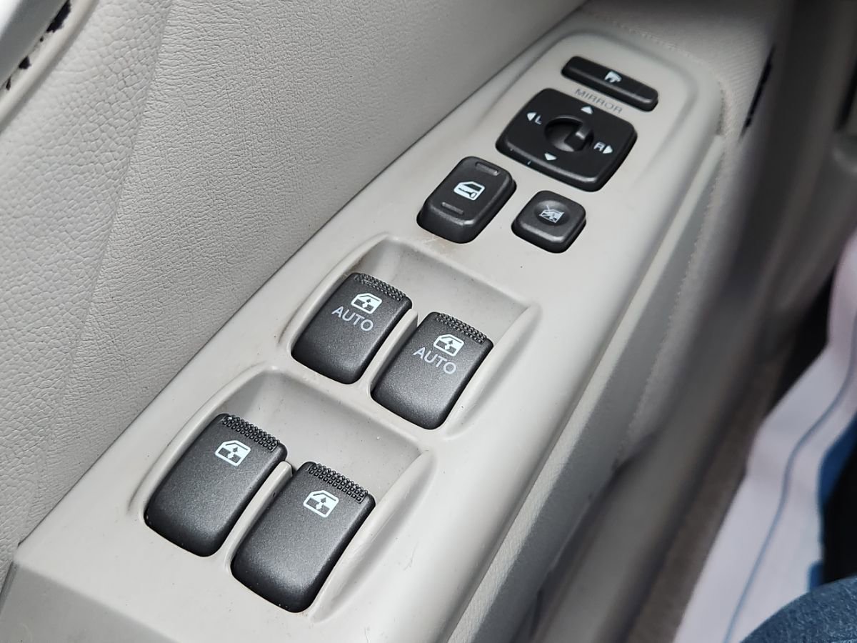 Used 2006 Hyundai Azera Limited image 21