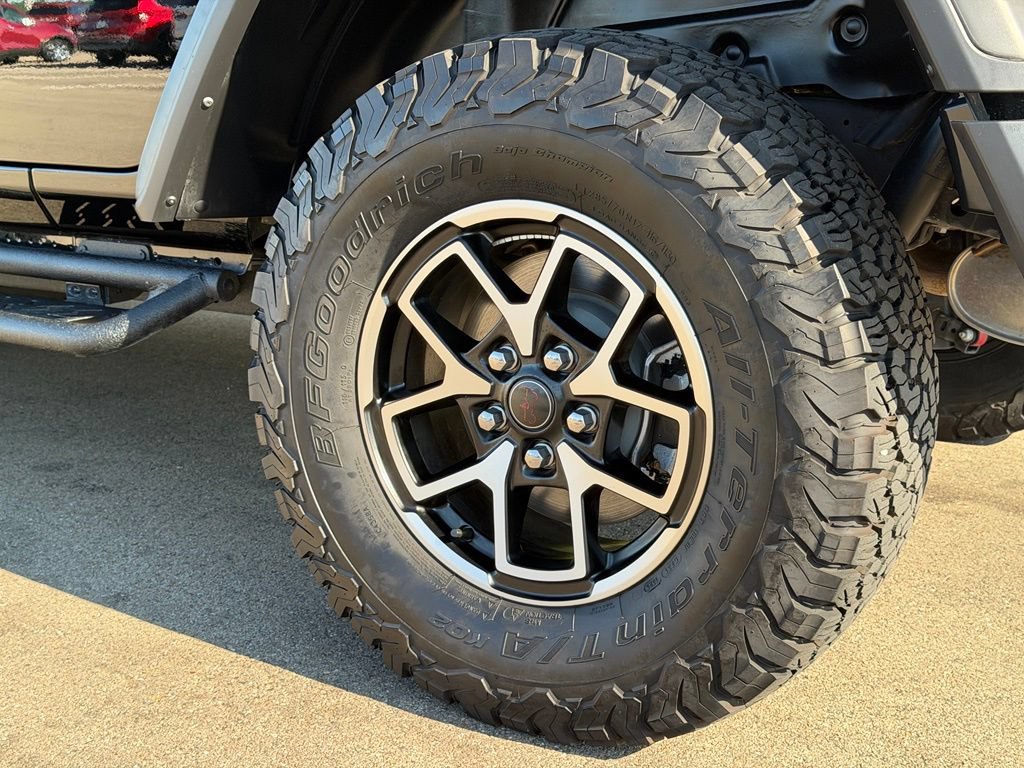Used 2025 Jeep Wrangler Unlimited Rubicon w/ Convenience Group AWD/4WD image 29
