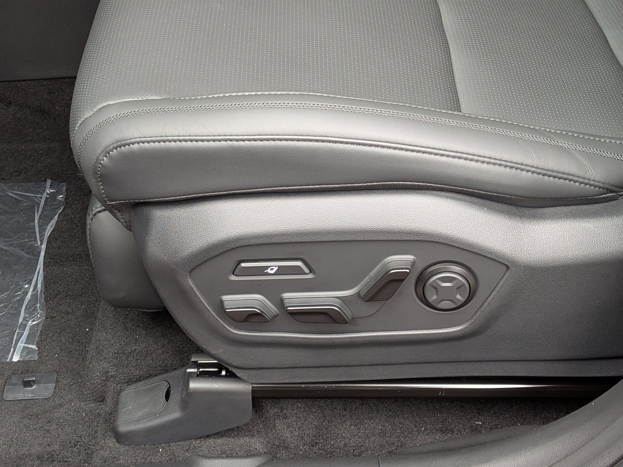 New 2025 Hyundai Santa Fe Calligraphy AWD/4WD image 18