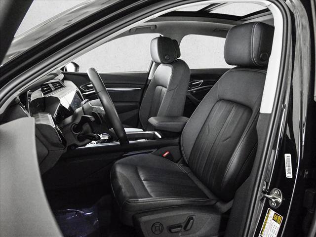 Certified 2022 Audi e-tron Premium Plus w/ Premium Plus Package image 17