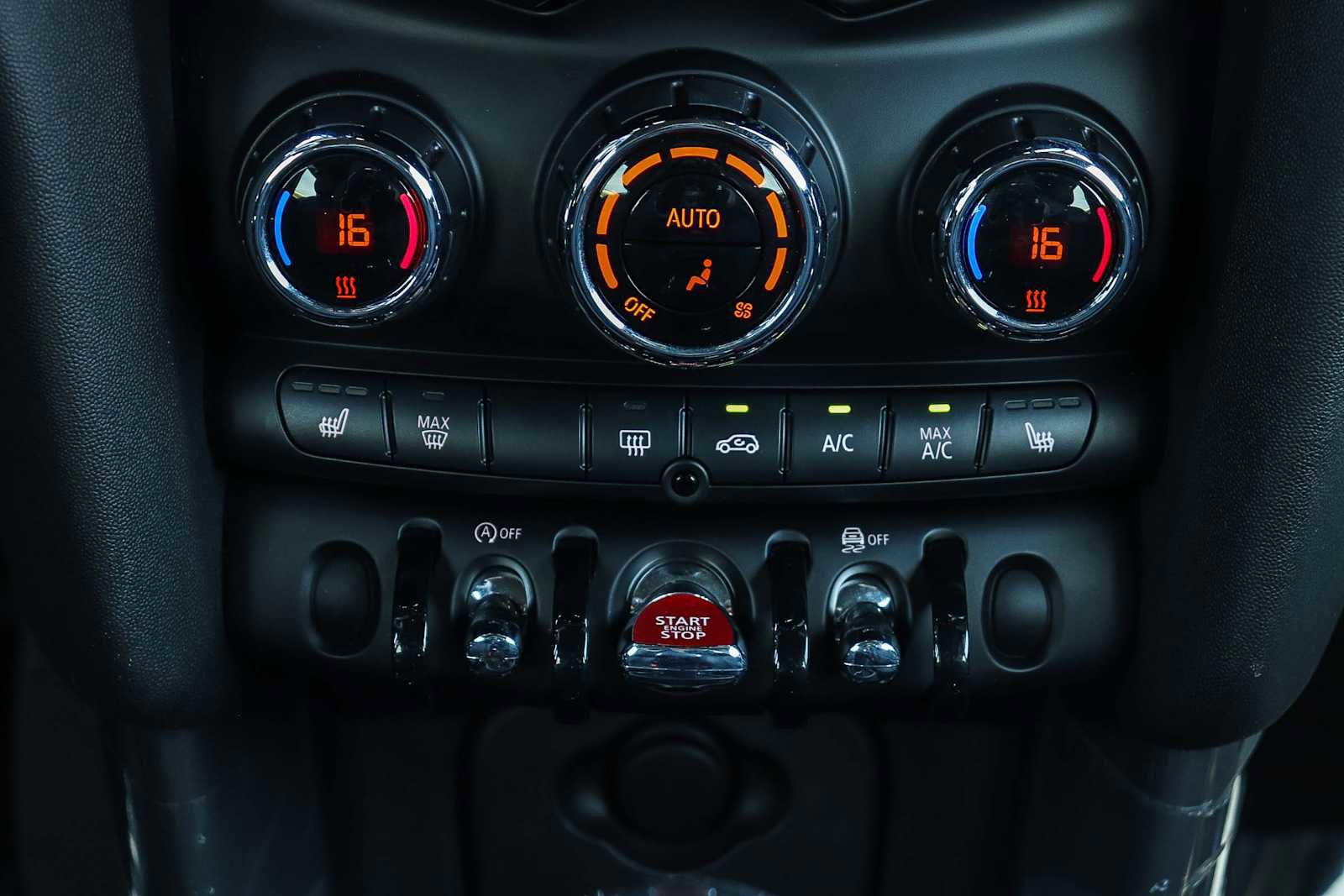 Used 2020 MINI Cooper 2-Door Hardtop image 18