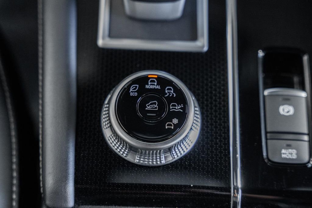 Used 2023 Mitsubishi Outlander SE Black Edition image 27