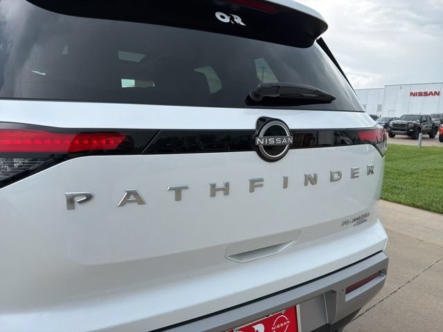 Used 2025 Nissan Pathfinder Platinum w/ Cargo Package AWD/4WD image 10