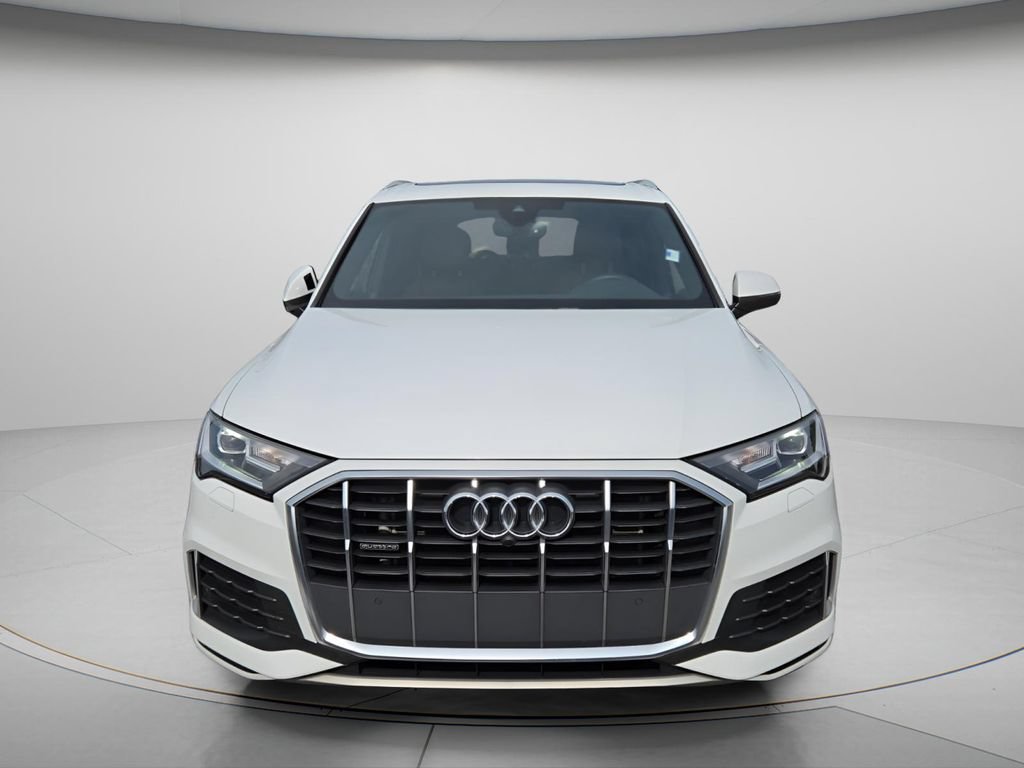 Used 2023 Audi Q7 2.0T Premium w/ Towing Package AWD/4WD image 4
