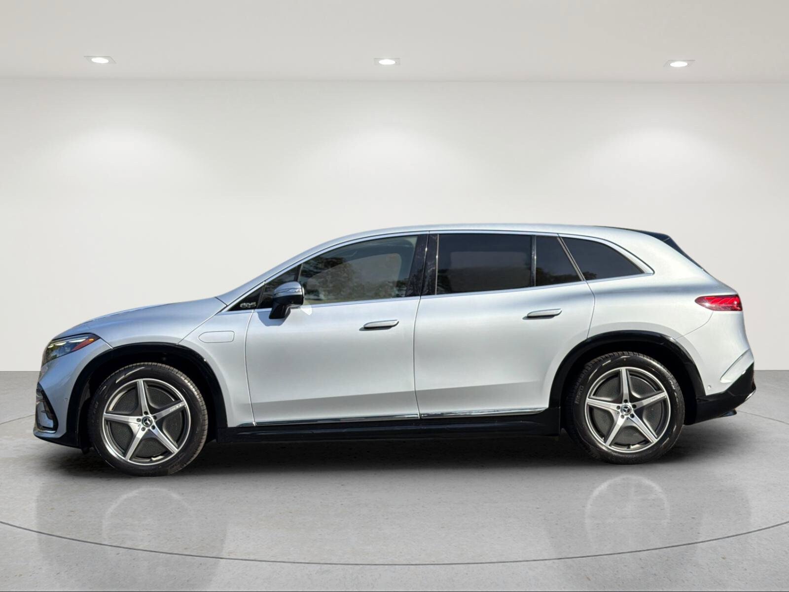 Used 2023 Mercedes-Benz EQS 580 4MATIC SUV image 2