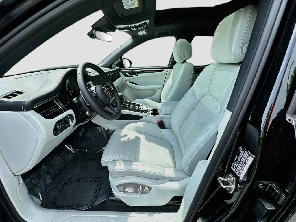 New 2026 Porsche Macan AWD/4WD image 5