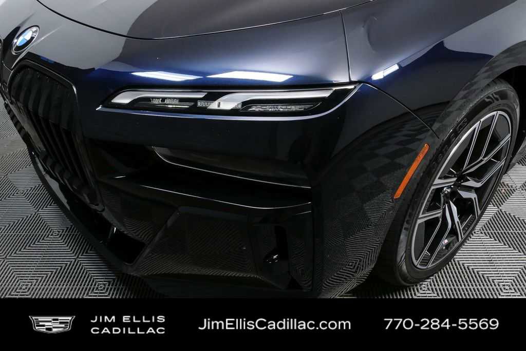 Used 2023 BMW 760i xDrive image 36