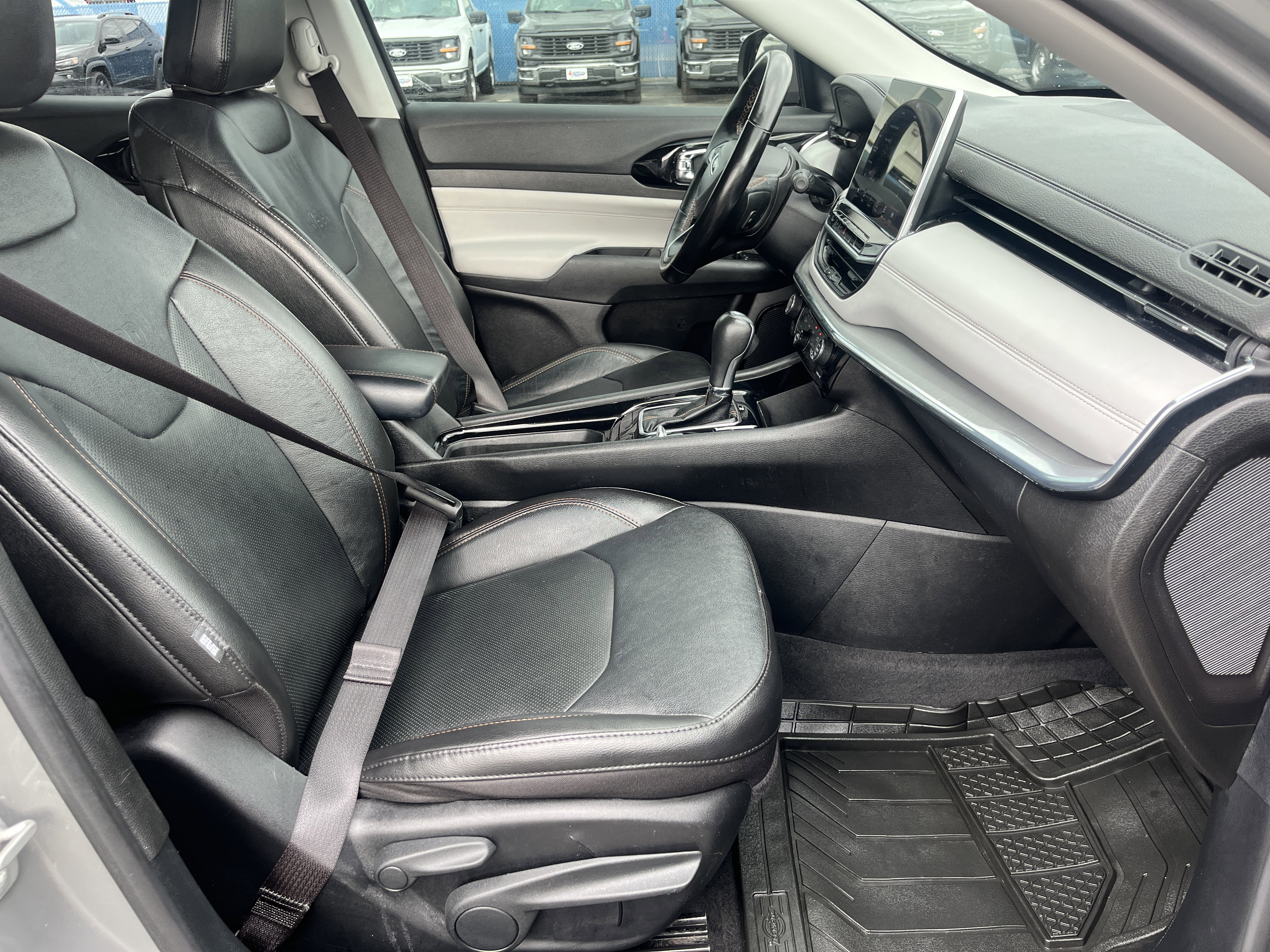 Used 2022 Jeep Compass Limited image 16