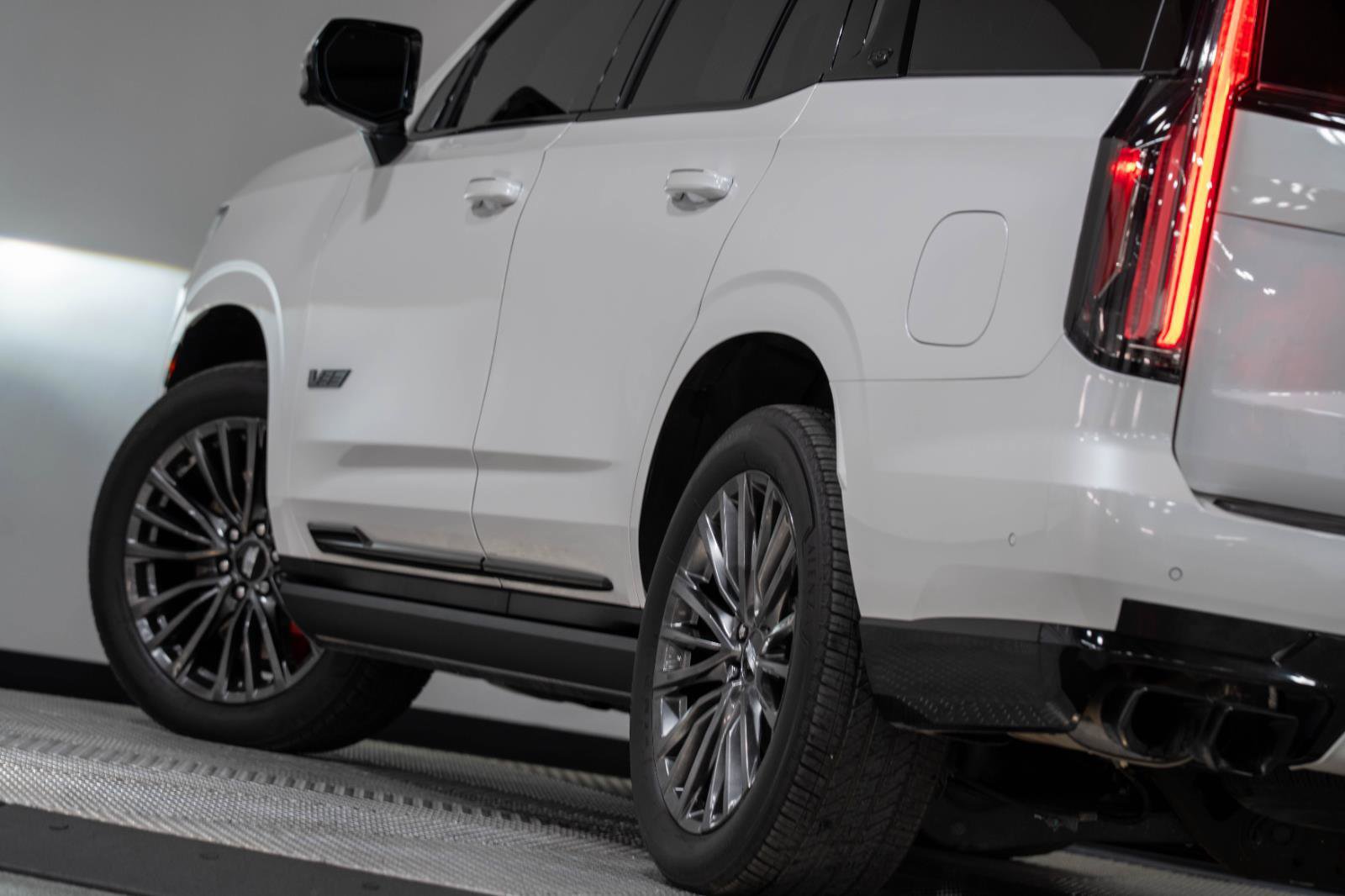 Used 2023 Cadillac Escalade V image 36