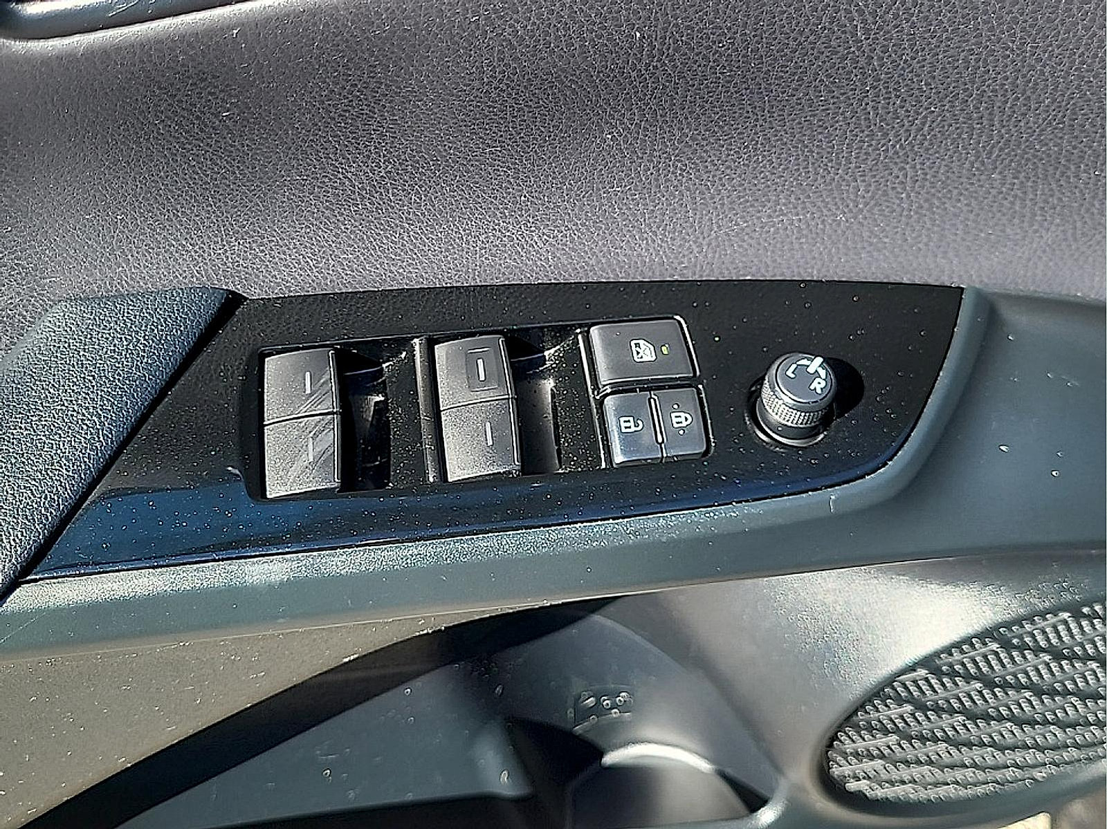 Used 2020 Toyota Prius Prime LE FWD image 14