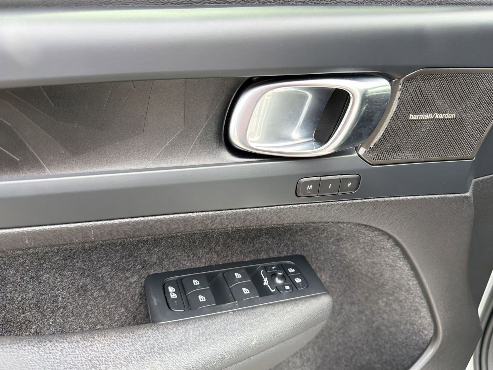 Certified 2023 Volvo C40 P8 Recharge Ultimate w/ Protection Package Premier image 12