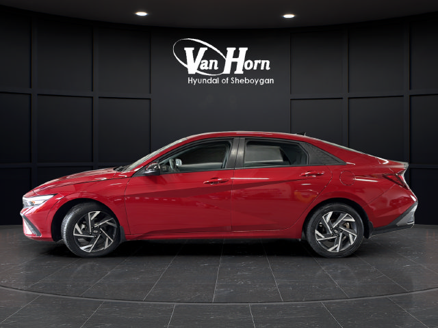 Certified 2025 Hyundai Elantra Sport FWD image 4