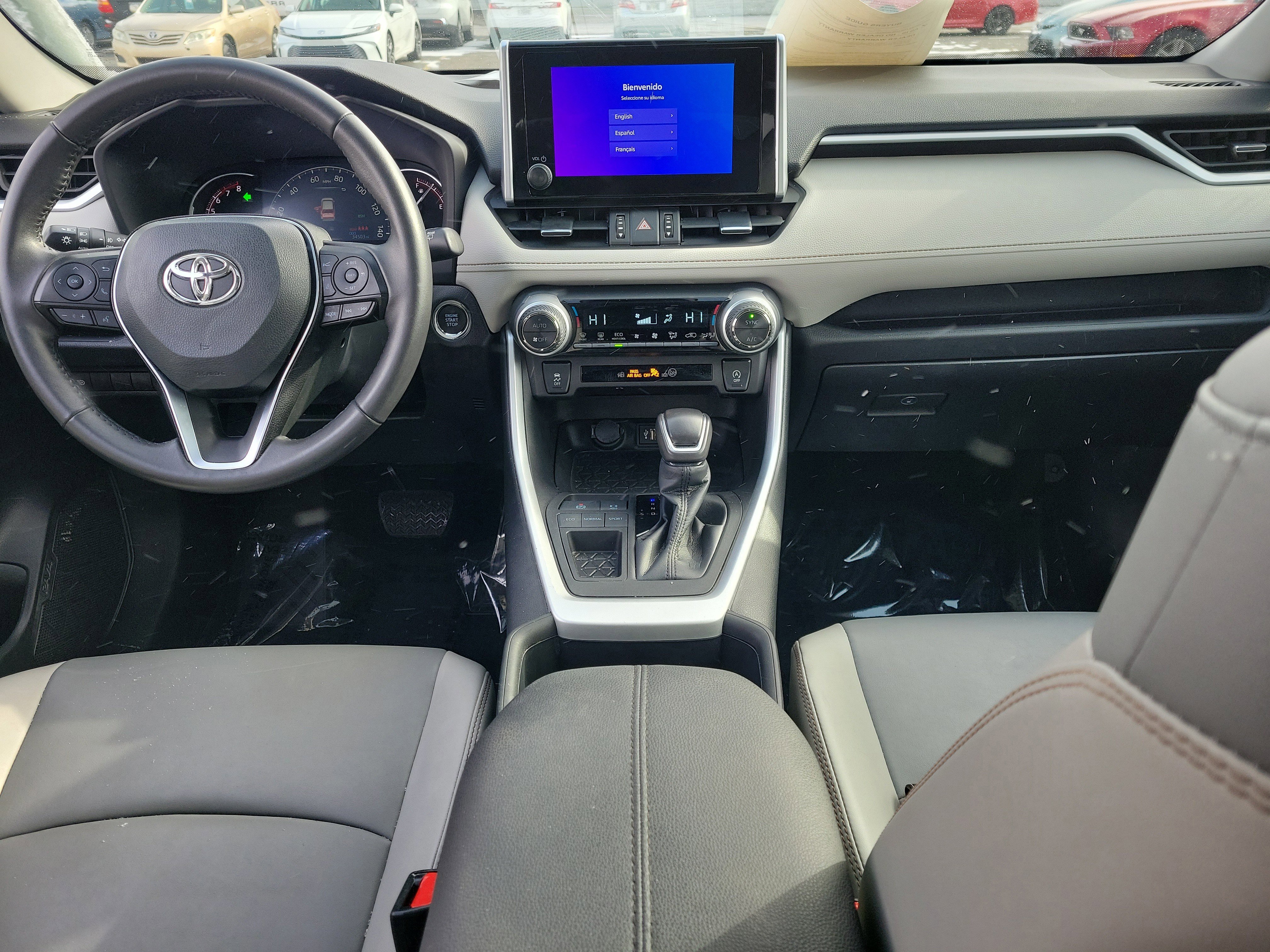 Used 2023 Toyota RAV4 XLE Premium image 9