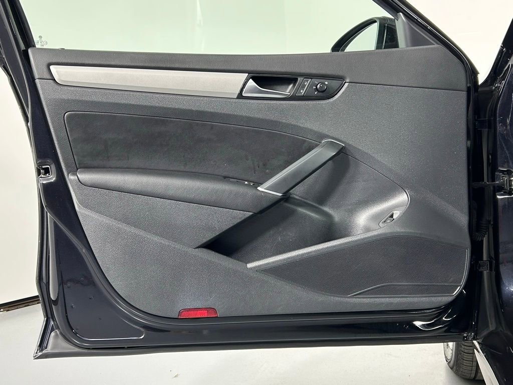 Used 2020 Volkswagen Passat 2.0T SE image 28