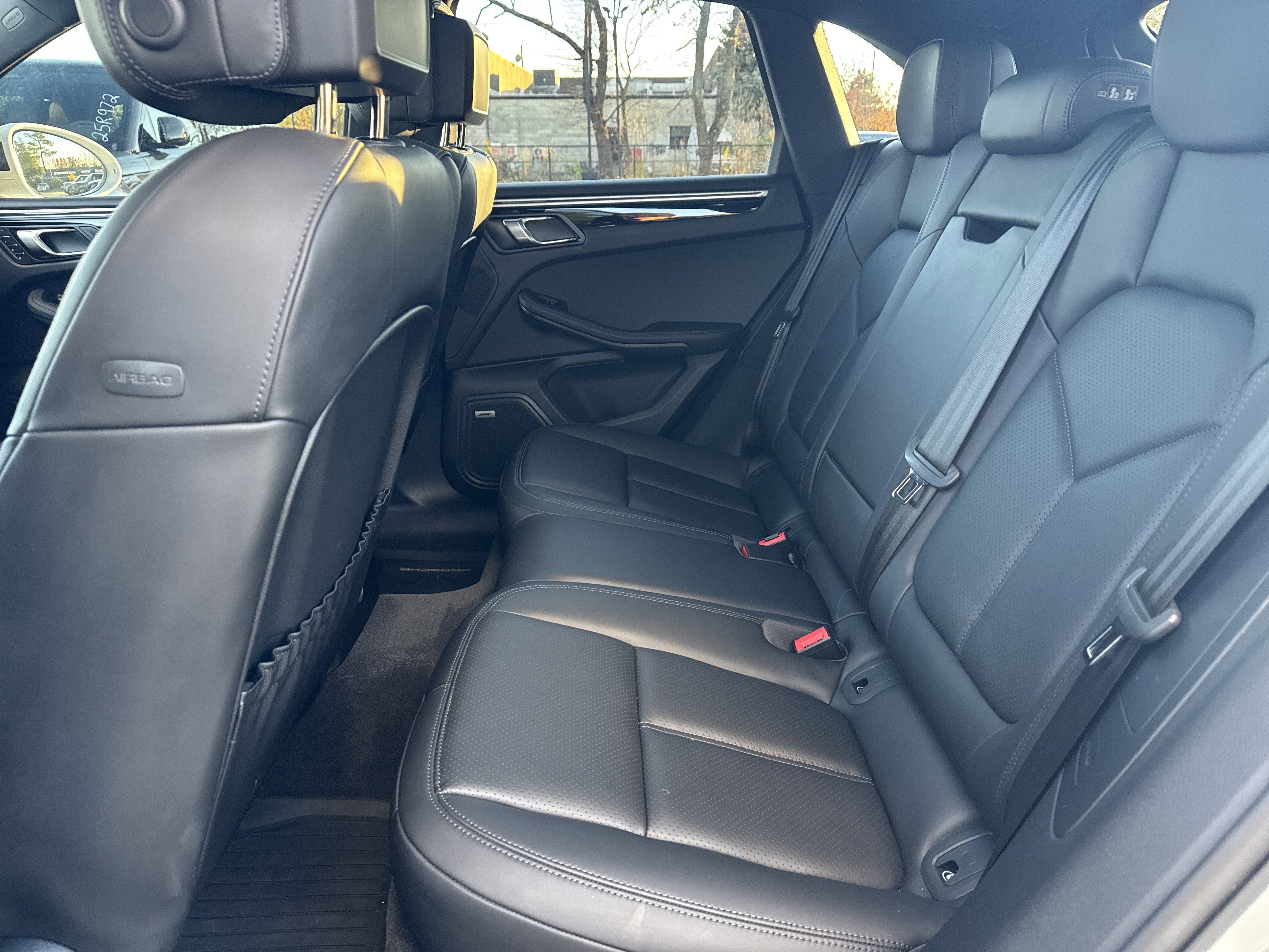 Used 2022 Porsche Macan S image 25