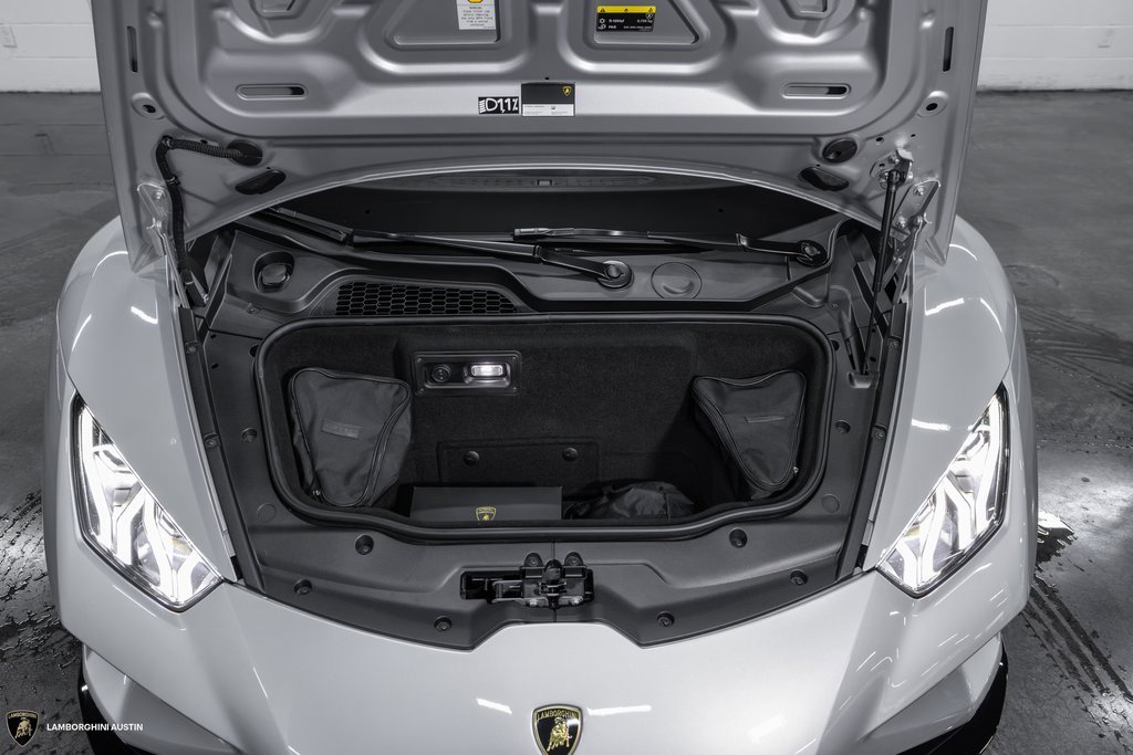 Used 2021 Lamborghini Huracan EVO image 2