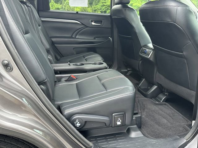 Used 2018 Toyota Highlander SE FWD image 17